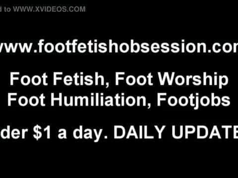 Jerk your cock while you worship my feet